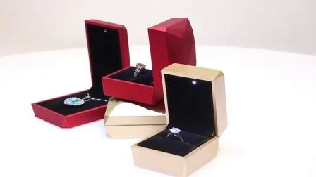 Neue hochwertige Klavierlack-LED-Schmuckschatulle, Vorschlag-Ring-Box, Anhänger-Box, Armband-Box, Halskette-Box, Ohrring-Box, Set-Box, individuelles Logo